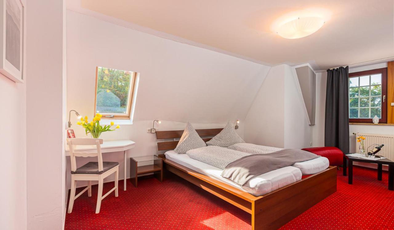 האטינגן Gasthaus Und Hotel An Der Kost מראה חיצוני תמונה